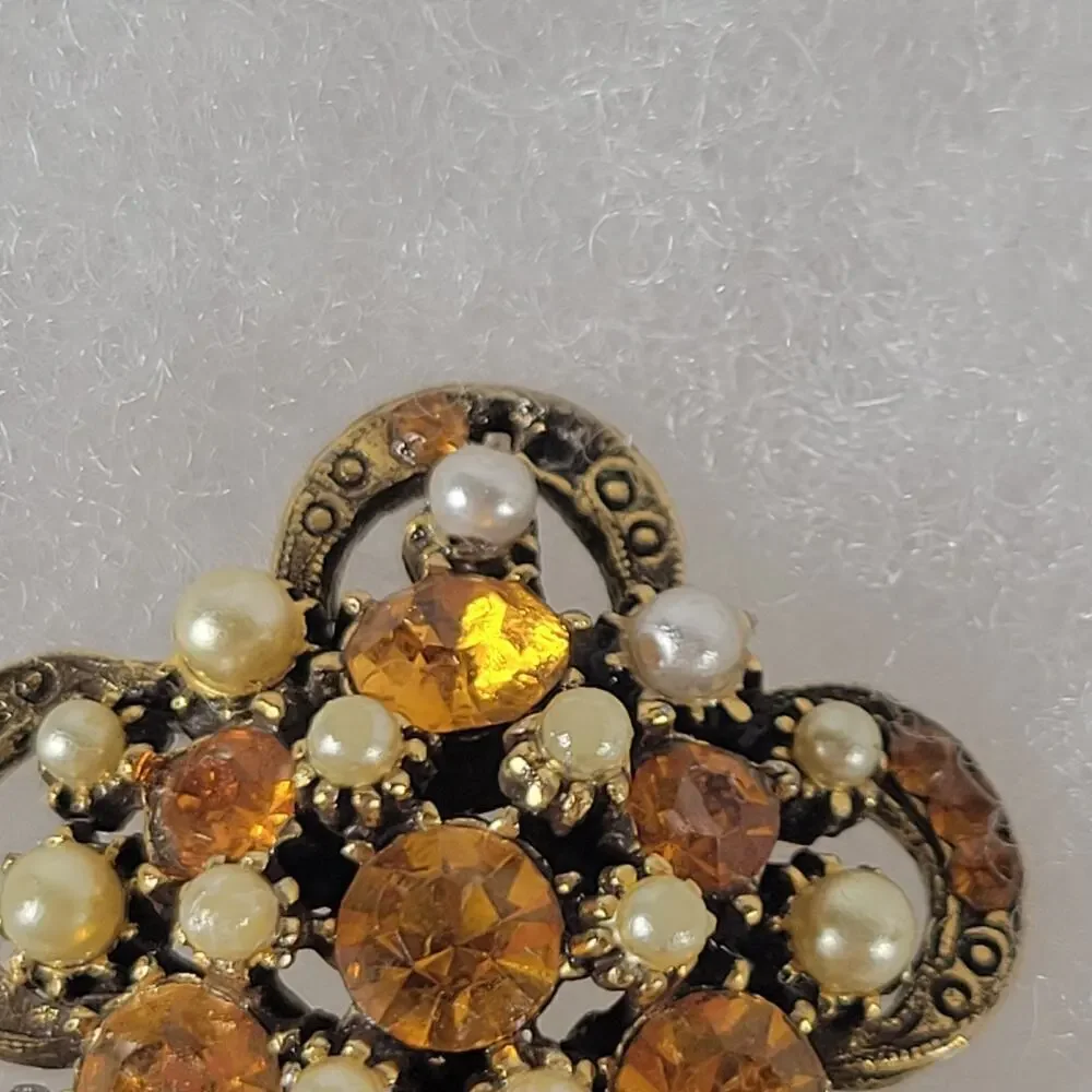 Vintage Gold Tone Pearl & Faux Crystal Feminine Classic Floral Brooch